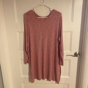 Old Navy XL Tunic with split sides. Never Worn. Extra long. Possibly as a dress.